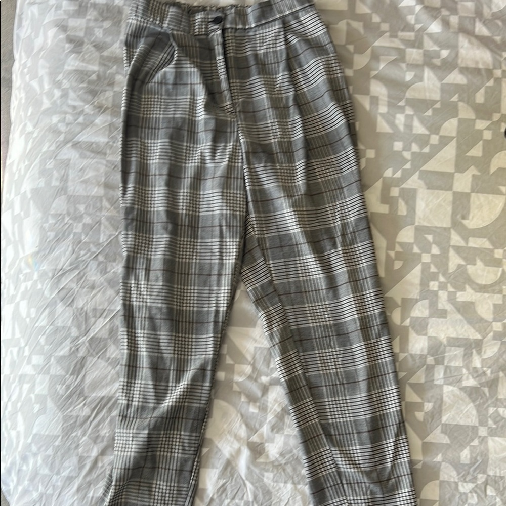 Cute plaid ankle pants